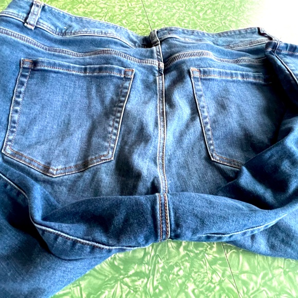 Lane Bryant “Tighter Tummy” Jean Capri Pants Size 24 - Picture 2 of 4